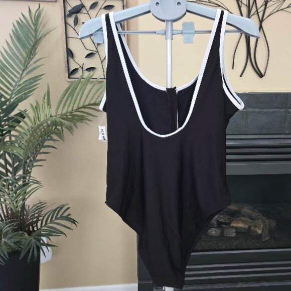 NWT Old Navy sz XL half zip one piece black/white swimsuit - Picture 3 of 4